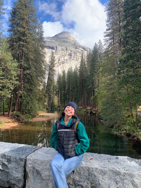 Yosemite Poses, Yosemite Picture Ideas, Yosemite National Park Outfit, Yosemite Aesthetic, Outfits For Hiking, Yosemite Outfit, Stylish Hiking Outfit, Outfits Granola, Cute Hiking Outfits