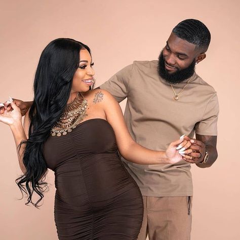 Gold Maternity Shoot, Couple Pregnancy Pictures, Maternity Photography Outfits, Pregnant Photography, Black Brides, Afro Caribbean, Pregnancy Photos Couples, Photography Outfits, Pregnancy Pictures