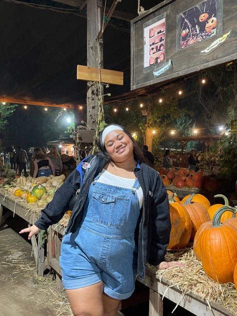 Plus Size Short Overalls Outfit, Plus Overalls Outfit, Stomach Covering Outfits, Overall Shorts Outfit Plus Size, Overalls Plus Size Outfit, Plus Size Fall Aesthetic, Overall Outfits Plus Size, Midsize Overalls Outfit, Plus Size Downtown Girl