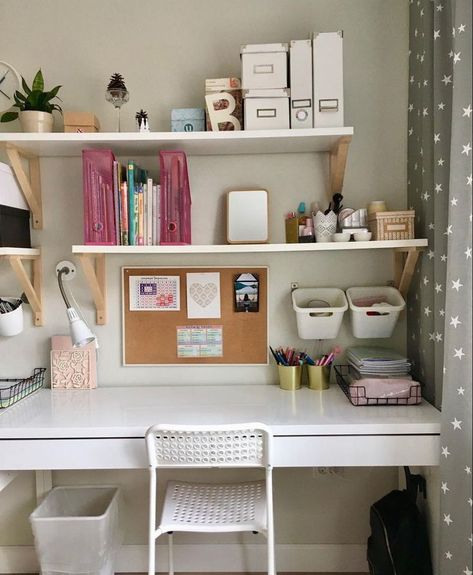 Corner Desk Aesthetic, Black Room Design, Desk For Girls Room, Aesthetic Home Office, 50 Aesthetic, Desk Organisation, Study Desk Decor, Easy Room Decor, White Room Decor