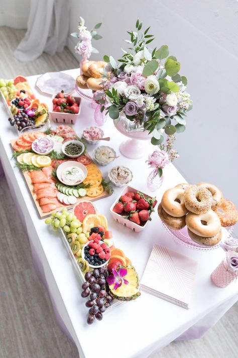 The ultimate bagel bar brunch spread! Get the full shopping list, styling tips + more on how to re-create this bagel bar for Mother's Day on One Stylish Party. First Birthday Brunch, Cocktails Restaurant, Nyc Dinner, Brunch Party Recipes, Bagel Bar, Foodie Breakfast, Brunch Bar, Brunch Decor, Brunch Spread