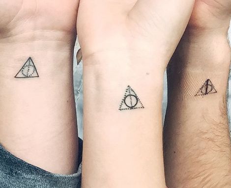 10 Clever Tattoo Ideas for Siblings - Tattoo.com Siblings Tatoos Ideas, Harry Potter Sibling Tattoos, Triple Tattoo Friends, Meaningful Sibling Tattoos, Tattoo Ideas For Siblings, Friends Tatoos, Tattoo Siblings, Tattoos For Brothers, Triple Tattoo