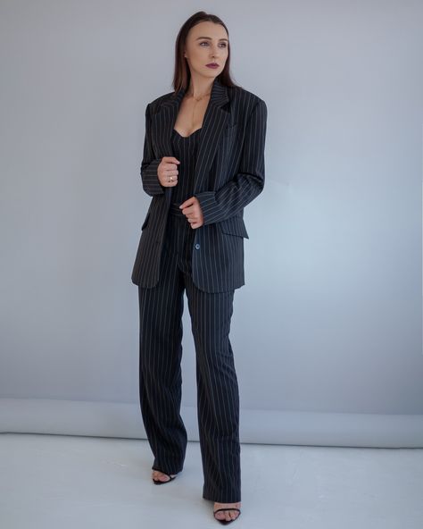 Pin Stripe Blazer Outfit, Stripe Blazer Outfit, Pinstripe Suit Women, Oversized Black Blazer, Pin Stripe Blazer, Pinstripe Jacket, Polished Casual, Formal Blazer, Pinstripe Blazer