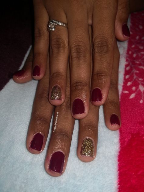 Red And Gold Short Nails, Red Glitter Nails Short, Red And Gold Nails Short, Red And Gold Glitter Nails, Red Nails With Gold Glitter, Red And Gold Nails, Prom 23, Red Nails Glitter, Christmas Squares