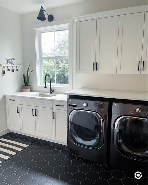 Black And White Striped Rug, Modern Farmhouse Laundry, Modern Farmhouse Laundry Room, Mudroom Remodel, House Laundry Room, White Laundry Rooms, Farmhouse Laundry, Farmhouse Laundry Room, Modern Laundry Rooms