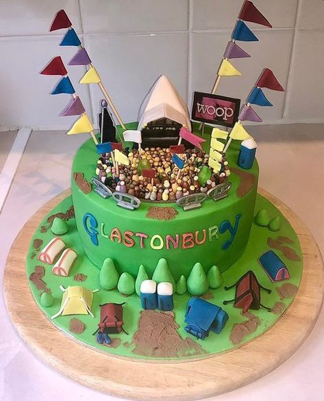 Coachella Themed Cake, Festival Theme Birthday Cake, 30th Birthday Festival Theme, Festival Birthday Cake, Bonfire Night Cake Decoration, Festival Cake, Mum Cake, Cake Festival, Crazy Cake