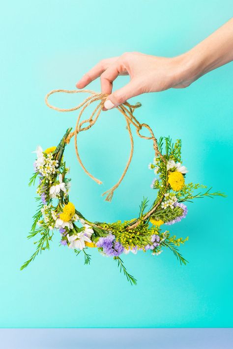 This Is The Easiest DIY Flower Crown EVER #refinery29  http://www.refinery29.com/how-to-make-a-flower-crown#slide-15  Step 15: Admire Your Work......because you killed it on this DIY!Lexy is wearing LVX's Nail Polish in d'Orsay. Flower Crown Tutorial, Diy Floral Crown, Diy Flower Crown, Diy Crown, Bunch Of Flowers, Floral Crown, Types Of Flowers, Diy Flowers, Flower Crown