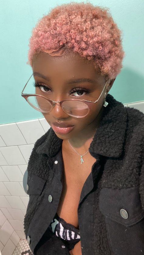 Hair Dye Colours Black Women, Coloured Short Hair For Black Women, Pink 4c Natural Hair, Light Pink Short Hair Black Women, Pink Afro Hair Black Women, Rose Gold Natural Hair, Short Dyed Hair Black Women 4c, Pretty Hair Color For Short Hair, Short Hair Dye Ideas Black Women