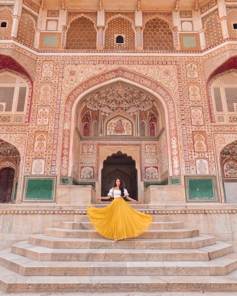 Jaipur Travel, Amer Fort, India Travel Places, Udaipur India, Travel Photoshoot, Travel Pose, India Architecture, India Wedding, Tuk Tuk