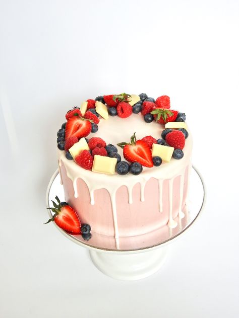 Berry Cake, Pink Cake, Wild Berry, Photo Cake, Food Lover, Berry, Cake, Ethnic Recipes, Pink