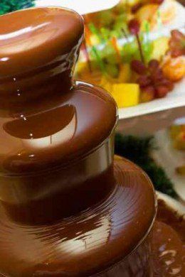 Chocolate Fondue Recipe Grad Brunch, Easy Chocolate Fondue Recipe, Chocolate Fountain Recipes, Fondue Chocolate, Chocolate Fondue Fountain, Chocolate Fondue Recipe, Toblerone Chocolate, Fondue Fountain, Graduation Food