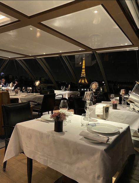 Fine dining
Paris 
Eiffel Tower
Tourist Fine Dining, Restaurant, Paris, Lifestyle