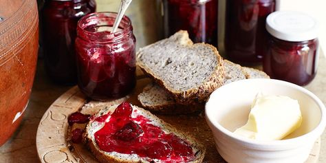 Blackberry and pear jam recipe: How to make blackberry jam with a twist Autumn Jam Recipes, Pear Jam Recipe, Blackberry Jam Recipe, Blackberry Jam Recipes, Cooking Pork Tenderloin, How To Cook Kale, Pear Jam, Liqueurs Recipes, Blackberry Jam