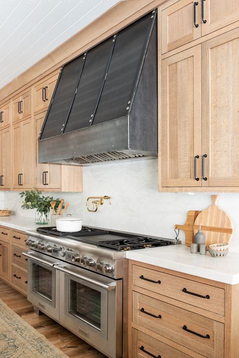 Not Your Mother's Natural Wood Kitchen - Studio McGee Natural Wood Kitchen Cabinets, White Oak Kitchen, Natural Wood Kitchen, Latest Kitchen Designs, Oak Kitchen Cabinets, Interior Vintage, Kitchen Organization Diy, Diy Kitchen Remodel, Studio Kitchen