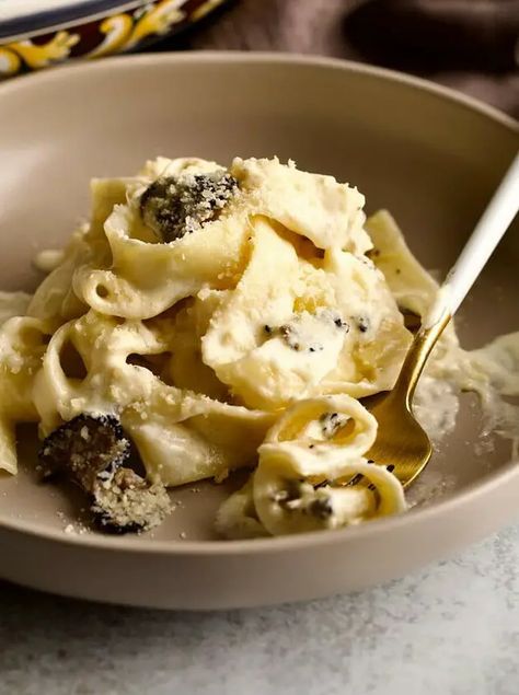 Pasta with Black Truffle Cream Sauce Shaved Truffle Recipes, White Truffle Pasta, Truffle Cream Sauce Pasta, Recipes Using Truffle Oil, Truffle Sauce Recipe, Black Truffle Pasta, Truffle Butter Recipe, Truffle Cream Sauce, Black Truffle Recipe