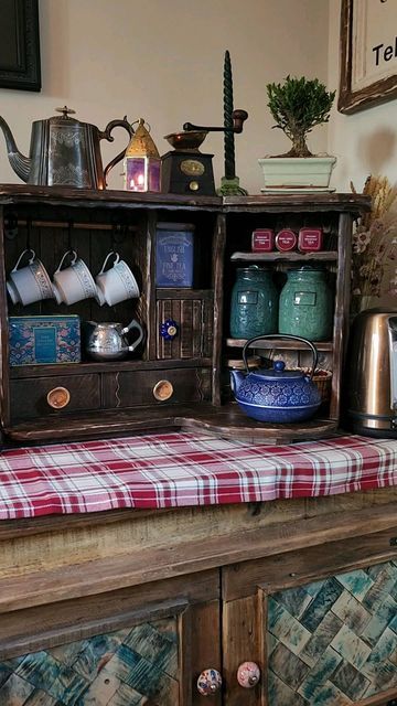 Coffee Tea Cabinet, Kitchen Tea Organization, Diy Tea Organizer Ideas, Tea Shelf Organization, Tea Shelf Display, Tea Nook In Kitchen, Bedroom Tea Station, Tea Cabinet Organization, Diy Tea Bag Organizer