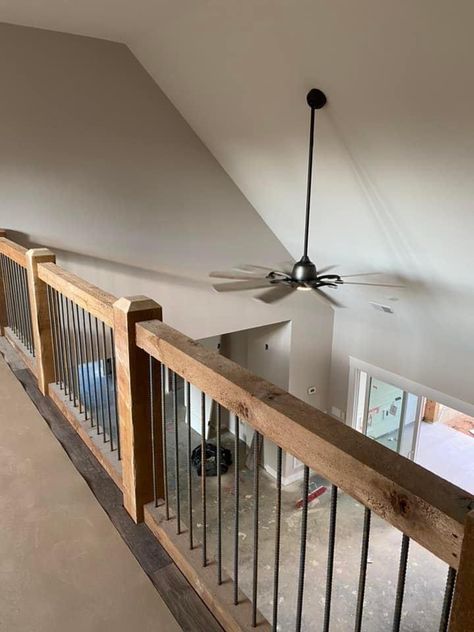 Staircase Banister Ideas Wood, Rustic Staircase Design, Light Wood Banister, Farmhouse Metal Railings Indoor, Loft Rails Ideas, Open Railing Staircase, Rustic Staircase Ideas, Interior Beams And Posts, Live Edge Stair Railing