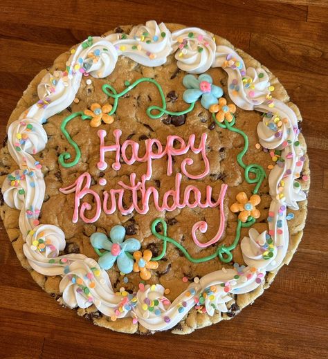 Preppy Cookie Cake, Cookie Cake Ideas Decorated, Bluey Cookie Cake, Birthday Cookie Cake Designs, Simple Cookie Cake Designs, Happy Birthday Cookie Cake, Cookie Cakes Decorated, Birthday Cookie Cake, Dessert Business