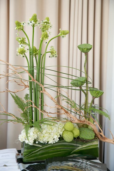 ** floral arrangement Long Rectangular Floral Arrangement, Horizontal Flower Arrangements Design, Parallel Floral Design, Vegetative Floral Design, Twine Flowers, Foliage Arrangements, Modern Floral Arrangements, Floral Art Arrangements, Large Flower Arrangements