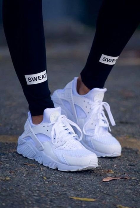 Trendy Womens Shoes, White Nike Shoes, Nike Trainers, Nike Free Shoes, Nike Shoes Outlet, Nike Shox, Air Huarache, Nike Shoes Women, Trendy Sneakers