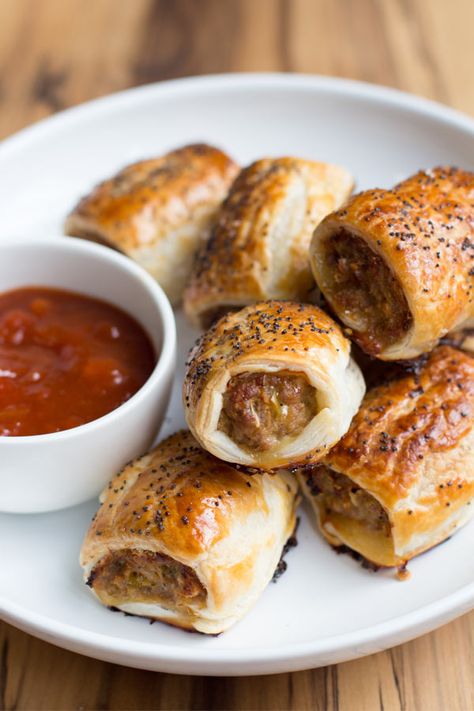 Fennel Sausage Recipe, Pork Sausage Rolls, Caramelised Apple, Pulled Pork Tacos Recipe, Homemade Sausage Rolls, Sausage Rolls Recipe, Fresh Bread Crumbs, Fennel Sausage, Caramelised Apples