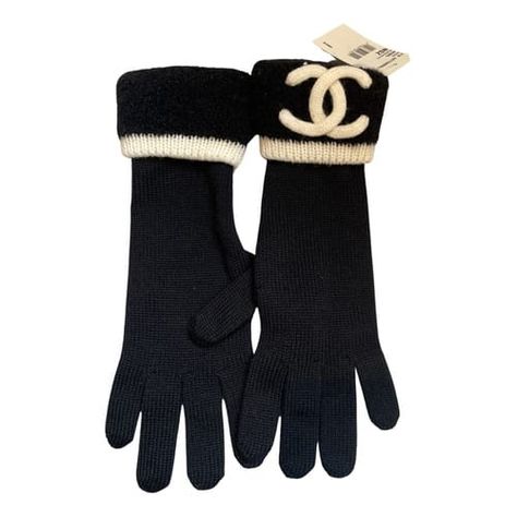 Chanel Gloves, Rich Girl Style, Gloves Aesthetic, Luxury Gloves, Closet Aesthetic, Elegant Outfit Classy, Mode Chanel, Gloves For Women, Pretty Shoes Sneakers