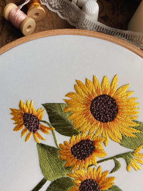 Hand Embroidery Sunflower, Sunflower Hand Embroidery, Embroidery Drawing, Learn Knitting, Angel Coloring Pages, Sunflower Embroidery, Chicken Scratch Embroidery, Hand Embroidery Dress, Digital Embroidery Patterns