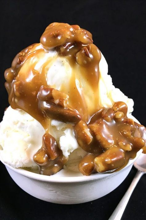 Pecan Sauce Recipe, Praline Sauce, Pecan Sauce, Ice Cream Sauce, Sweet Sauces, Maple Syrup Recipes, Maple Pumpkin, Pecan Pralines, Easy Landscaping