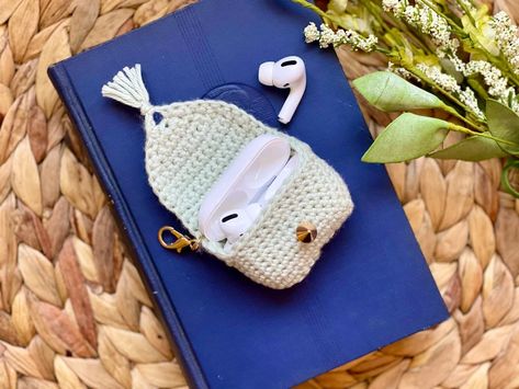 Crochet Earbud Pro Case PDF Pattern Only NOT a Finished - Etsy Australia Earphones Diy, Ear Pods, Crochet Water Bottle Holder, Airpod Pro Case, Bottle Cozies, Crochet Case, Earbuds Case, Shaun The Sheep, Bottle Sleeves