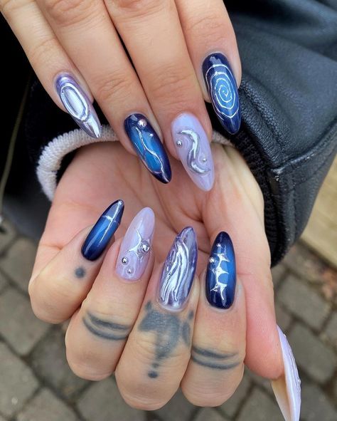 Frikiki Nails (@nailsbyfrikiki) | Instagram Tim Burton Nails Corpse Bride, Emily Corpse Bride Nails, Halloween Nails Corpse Bride, Corps Bride Nails, Corpse Bride Inspired Nails, Tim Burton Inspired Nails, Concert Nail Designs, Corpse Bride Nail Designs, Corpse Bride Nails Simple