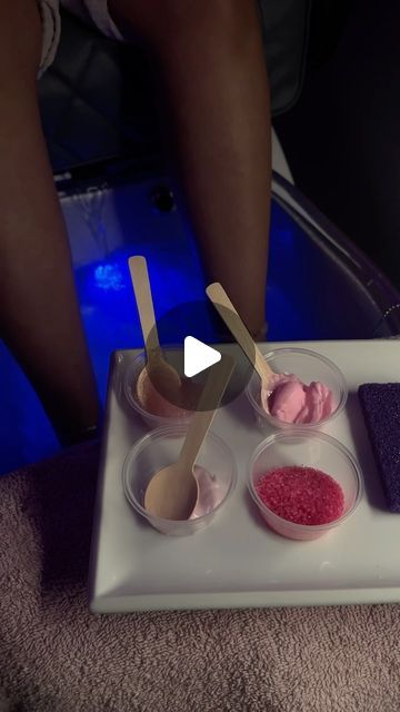 𝐁𝐋𝐈𝐍𝐆𝐄𝐃 𝐎𝐔𝐓 𝐁𝐘 𝐓𝐄𝐑𝐄 𝐋𝐋𝐂 ✨ on Instagram: "Watch me do a Luxe Jelly Pedi 🌟🫧🧼
.
.
.
#pedicure #bayareapedicures #haywardpedicures #bayarea #bayarealuxurypedicure #acrylictoes #prettyfeet #feetlovers #explore #bayareanailtech #bayareaacrylictoes #frenchtiptoes #frenchtips" Gel Toes Designs, Paraffin Wax Pedicure, French Tip Toes, Jelly Pedicure, Toe Polish, Acrylic Toes, Foot Soak, Girl Things, Nail Tech