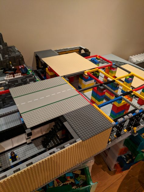 Small Lego City Layout, Lego City Layout, Lego City Display, Lego Displays, Lego Cities, Lego Play, Lego Techniques, Lego Display, City Layout