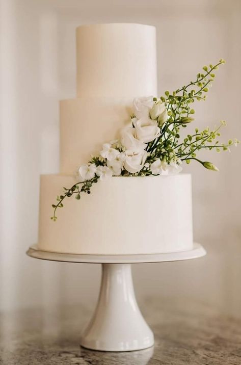 Wedding Cake Elegant Classy, Publix Wedding Cake, Wedding Cake Simple Elegant, Wedding Cake Fresh Flowers, Wedding Cakes Elegant, Beachy Wedding, Floral Wedding Cake, Classic Wedding Cake, Dream Wedding Decorations