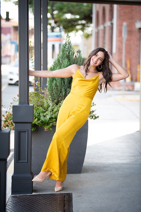 Poses For Pictures Instagram In Jumpsuit, Poses In A Jumpsuit, Door Poses Photography, Yellow Dress Senior Pictures, In Door Photoshoot Ideas, Senior Photoshoot Poses, Yellow Doors, Senior Pictures Poses, Senior Photoshoot