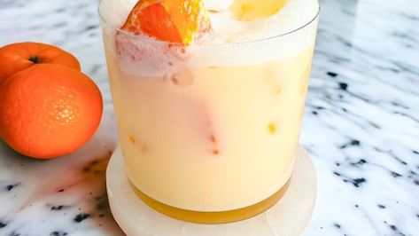 Orange Creamsicle Cocktail, Orange Creamsicle Drink, Creamsicle Cocktail, Creamsicle Drink, Aperol Spritz Recipe, Alcoholic Punch Recipes, Summer Vodka Cocktails, Whipped Cream Vodka, Cream Of Coconut