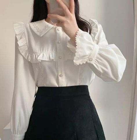 Blouse Korean Style, Korean Blouse, Womens Trendy Dresses, Muslim Women Fashion, Modest Dresses Casual, Woman Suit Fashion, Trendy Fashion Tops, Korean Fashion Dress, Easy Trendy Outfits