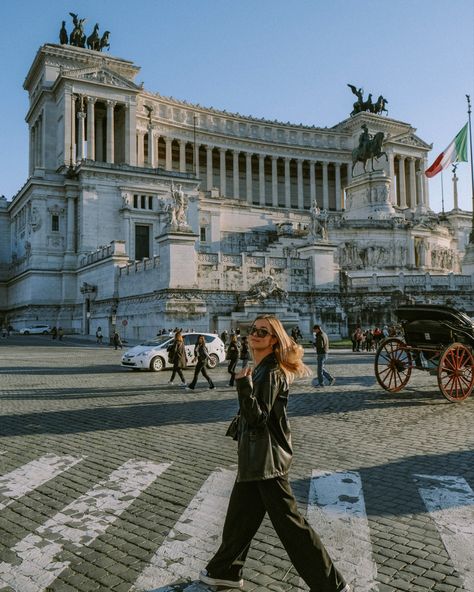 How To Pose In Rome, Rome Photography Ideas, Photos In Rome Ideas, Rome Photo Inspiration, Poses In Rome, Photos To Take In Rome, Pics In Rome, Summer In Rome Aesthetic, Europe Trip Photos Ideas