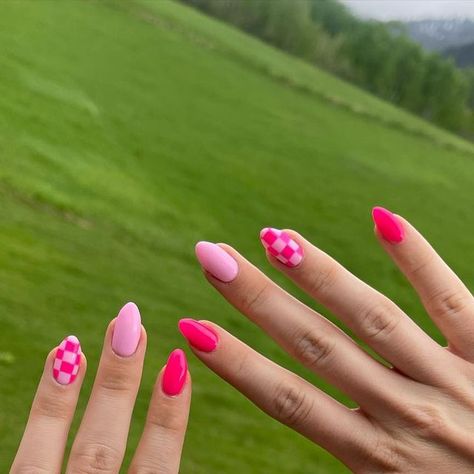 Pink Checkered Nails, Pink Nail Inspo, Summer Vacation Nails, Checkered Nails, T Bo, 2023 Pink, Pink Checkered, Vacation Nails, Red Checkered