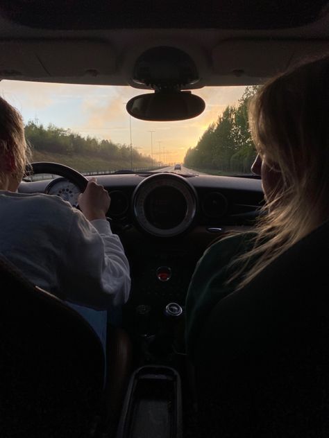 #roadtrip #sunset #vibe #life #astethic #fall #winter Sienna Bedroom, Emily Aesthetic, Spring Break Road Trip, Porsche Luxury, Fall Szn, Audi Car, My Core, Bmw Cars, Mercedes Amg