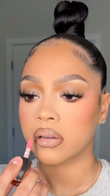 Concealer Lip Combo, Brown And Nude Lip Combo, Dark Liner With Lipgloss, Liner And Gloss Combo, Brown Liner Pink Lips, Logan Nicole Makeup, Nude Lip Combos For Black Women, Nude Lip Black Women, Lip Liner And Gloss Combo Light Skin