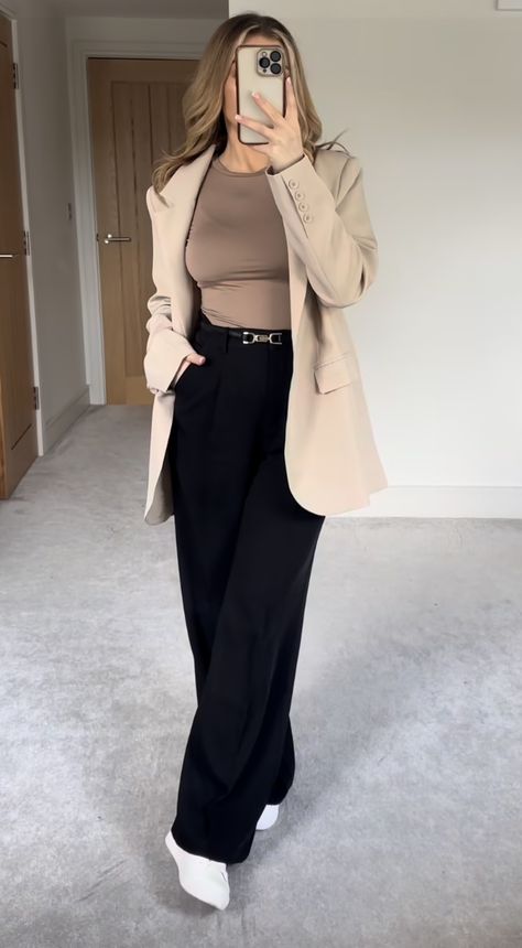 Girl Boss Outfit, Stylish Work Attire, Business Casual Outfits For Work, Everyday Fashion Outfits, Casual Day Outfits, Classy Work Outfits, Professional Attire, Stylish Work Outfits, Fashion Attire