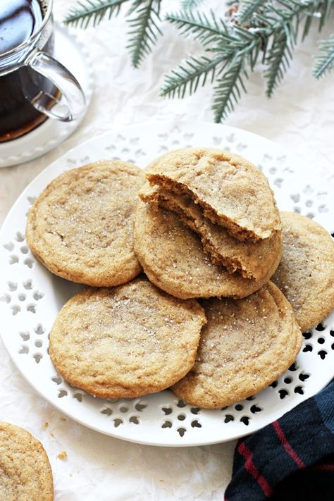 Cardomom Recipes Cookies, Scandinavian Pastries, Cardamon Cookies, Cardamom Recipes, Cardomom Recipes, Cardamom Spice, Cardamom Cookies, Tea Restaurant, Spice Cookies