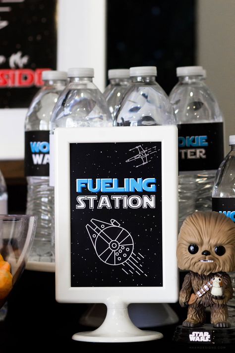 Fueling Station Sign. Free Star Wars Party Printables by MKKM Designs #swoonworthysoirees #mkkmdesigns Star Wars Essen, The Dark Side Star Wars, Star Wars Party Printables, Ashoka Star Wars, Star Wars Themed Party, Star Wars Party Food, Decoracion Star Wars, Star Wars Themed Birthday Party, Star Wars Printables