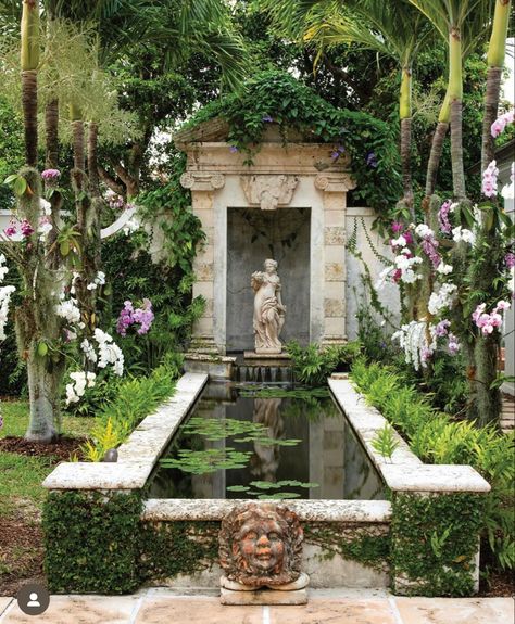 Garden Follies, Tropical Architecture, Secret Gardens, Italian Garden, Garden Fountain, Romantic Homes, Garden Fountains, Vintage Garden, Pretty Places