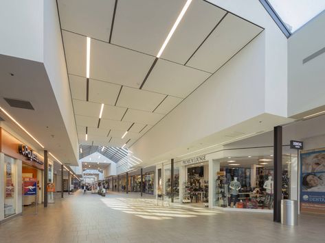 Mall Ceiling Design, Classic Ceiling Design, Shopping Mall Interior, Mall Facade, Gypsum Ceiling Design, Library Architecture, Ceiling Detail, Ceiling Light Design, Interior Display