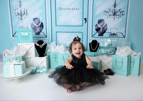 Breakfast At Tiffany’s Cake Smash, Breakfast At Tiffany Photoshoot, Breakfast At Tiffany’s First Birthday, 1 Year Photos, Ideas Cumpleaños, One Year Birthday, Cake Photo, First Birthday Themes, Cake Smash Photos