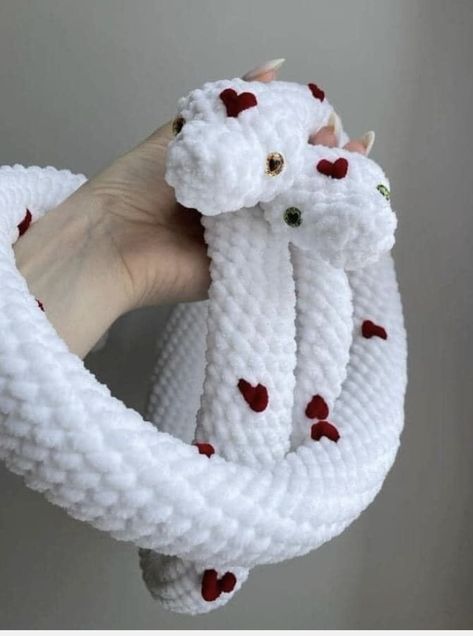 Crochet Snakes, Crochet Knit Top, Easy Crochet Animals, Plushie Patterns, Quick Crochet, Fun Crochet Projects, Diy Crochet Projects, Crochet Patterns For Beginners, Crochet Animals