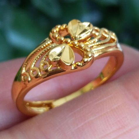 Rings Ladies Gold, Female Gold Ring, Womens Gold Ring Designs, Womens Rings Gold, New Ring Designs Gold Indian, 3 Gram Gold Ring Design, Fancy Rings For Ladies, Gold Jewelry Fashion Ring, Latest Gold Ring Design For Women