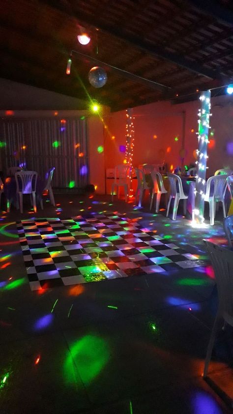 80s Birthday Party Ideas, 2000s Birthday Party Theme, 2000s Party Theme, Retro Birthday Party, 80s Party Decorations, 80s Birthday Parties, 2000s Party, Fantasy Party, 20th Birthday Party