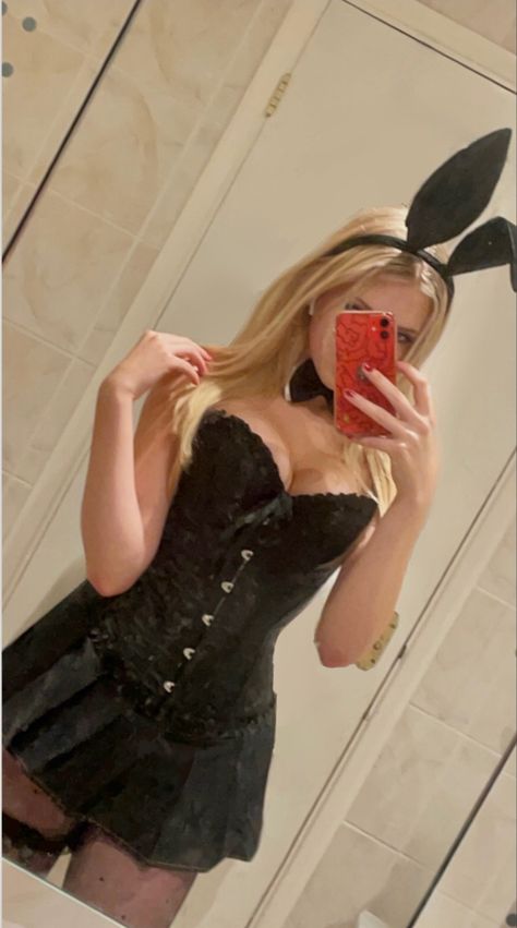 White And Black Bunny Costume, Black And White Bunny Costume, Black Playboy Bunny Costume, Coelho Fantasia Halloween, Hot Bunny Halloween Costumes, White Playboy Bunny Costume, Halloween Costumes Playboy Bunny, Playboy Bunny Birthday Party Ideas, Playgirl Bunny Costume